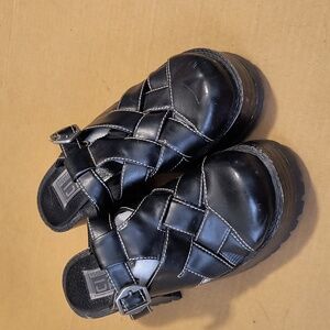 Women's black platforms size 7.5 city snappers
